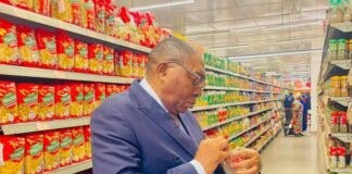 RCA: le ministre du commerce renforce le contrôle des produits de consommations sur les marchés Le ministre du commerce Maxim Balalou au contrôle des produits de consommation sur les marchés de Bangui