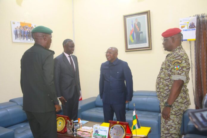 Présentation du nouvel attaché de défense du Rwanda au ministre centrafricain de la défense