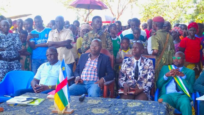 Une délégation du Projet CD12 en campagne de sensibilisation pour le lancement de construction de l'autoroute Bambouti-Sibut en Centrafrique Une délégation du Projet CD12 en campagne de sensibilisation pour le lancement de construction de l'autoroute Bambouti-Sibut en Centrafrique