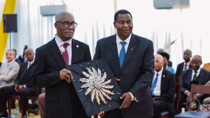 L'ambassadeur de la Guinée équatoriale Narciso Edu Nsue et le président centrafricain Faustin Archange Touadéra L'ambassadeur de la Guinée équatoriale Narciso Edu Nsue et le président centrafricain Faustin Archange Touadéra