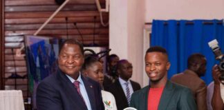 Du cœur de l’Afrique à Reims, le chocolat centrafricain franchit les frontières Le président centrafricain Faustin Archange Touadéra et Christian Gomina-Pampali de la structure Invest in Bangui
