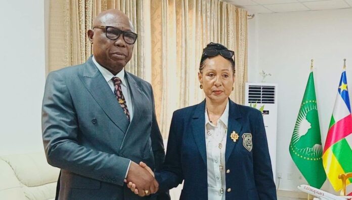 Le Premier ministre, Félix Moloua et la maire du 7è arrondissement de Bangui, Sylvie Adama Kolingba