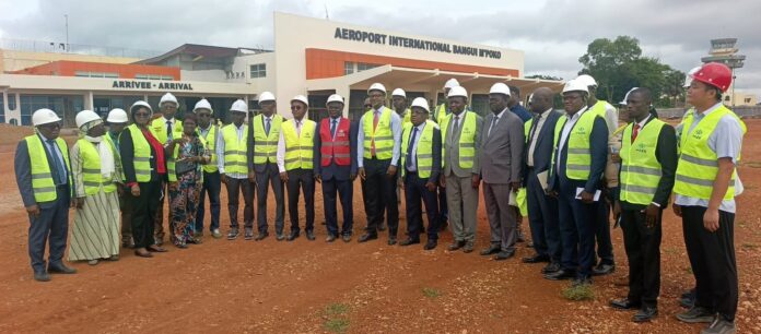 Visite des travaux de modernisation de l'aéroport de Bangui Visite des travaux de modernisation de l'aéroport de Bangui
