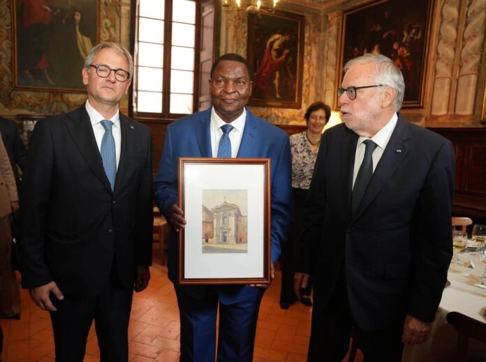 Le président Touadera avec les représentants de Sant'Egidio Le président Touadera avec les représentants de Sant'Egidio