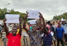 RCA: le ministère des Sports appelle à l’unité face aux tensions sur le football centrafricain Une marche de soutien à la fédération de football à Bangui