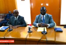 RCA: le gouvernement et secteur privé relancent le dialogue pour améliorer le climat des affaires Le ministre d'Etat chargé de communication et des médias porte-parole du gouvernement, Dr Evariste Ngamana