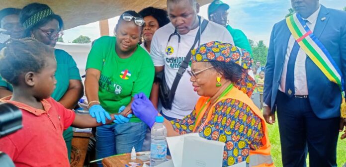 Soins gratuits de la clinique mobile initiée par la Fondation Tina Touadéra Soins gratuits de la clinique mobile initiée par la Fondation Tina Touadéra