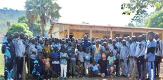 RCA: les élèves sous-officiers de l’ENFSO renforcent le lien armée-nation à l’orphelinat « Rayon de Soleil » Les élèves officiers des FACA dans l'opération Kwa ti kodro