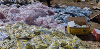 RCA: à Beloko, la police incinère des produits illicites d’une valeur de 5,7 millions fcfa Des boissons en sachet incinérées par la police centrafricaine à Beloko, localité frontalière avec le Cameroun