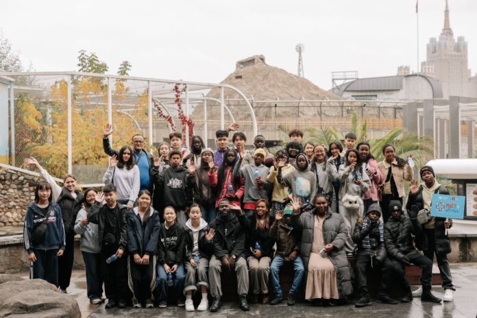 Les étudiants centrafricains de la langue russe avec leurs collègues en Russie