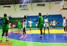 RCA: des rencontres mixtes des play-offs 2025-2026 de la ligue de basketball de Bangui Un match de basketball féminin au centre Martin Ngoko de Bangui @crédit photo Marly Pala