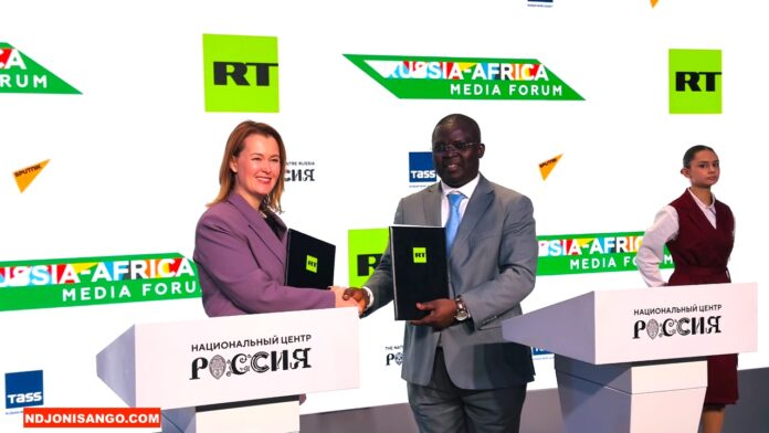 Le ministre d'Etat chargé de la communication et des médias, Dr Evariste Ngamana et la Directrice générale de la RT, Vera Karina @crédit photo Erick NGABA
