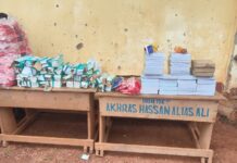 RCA: à Mbaïki 3, Ali Akhras renforce son engagement en faveur de l’éducation Remise de Kits scolaires par l'équipe du député Hassan Akhras aux élèves de M'baïki 3
