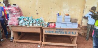 RCA: à Mbaïki 3, Ali Akhras renforce son engagement en faveur de l’éducation Remise de Kits scolaires par l'équipe du député Hassan Akhras aux élèves de M'baïki 3